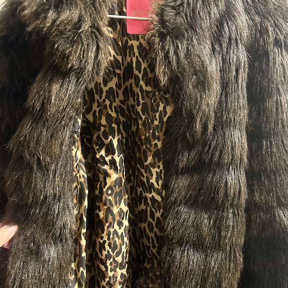 Classic Betsey Johnson faux fur coat (L) - Picture 6 of 6